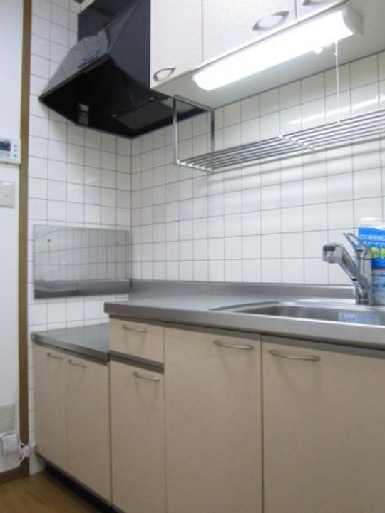 秋田県由利本荘市出戸町字赤沼下道(アパート)の賃貸物件のキッチン