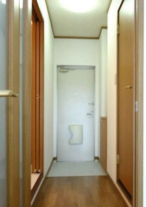 秋田県由利本荘市出戸町字赤沼下道(アパート)の賃貸物件の玄関