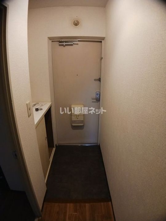 シャルル岩出の玄関