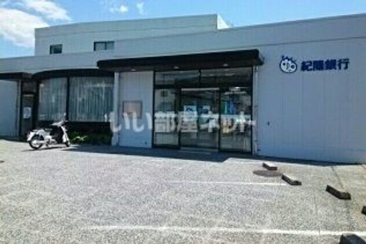 シャルル岩出の周辺