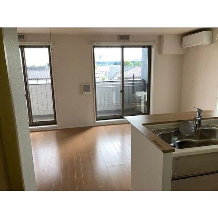 栃木県下野市医大前4(マンション)の賃貸物件の居間