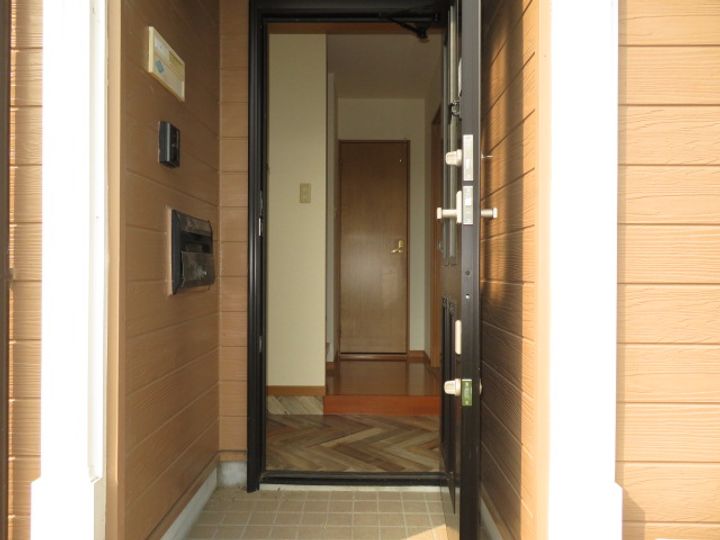 三重県伊勢市上地町(一戸建)の賃貸物件の玄関