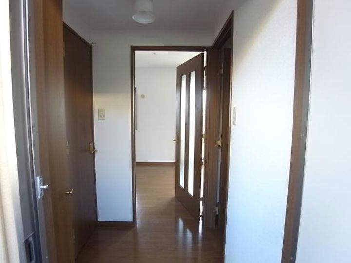 岐阜県各務原市三井北町2(マンション)の賃貸物件の玄関