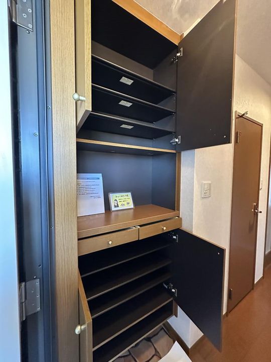 カームヒルズBの玄関
