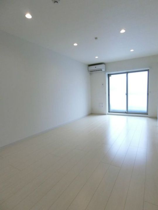 埼玉県吉川市高富1(マンション)の賃貸物件の居間