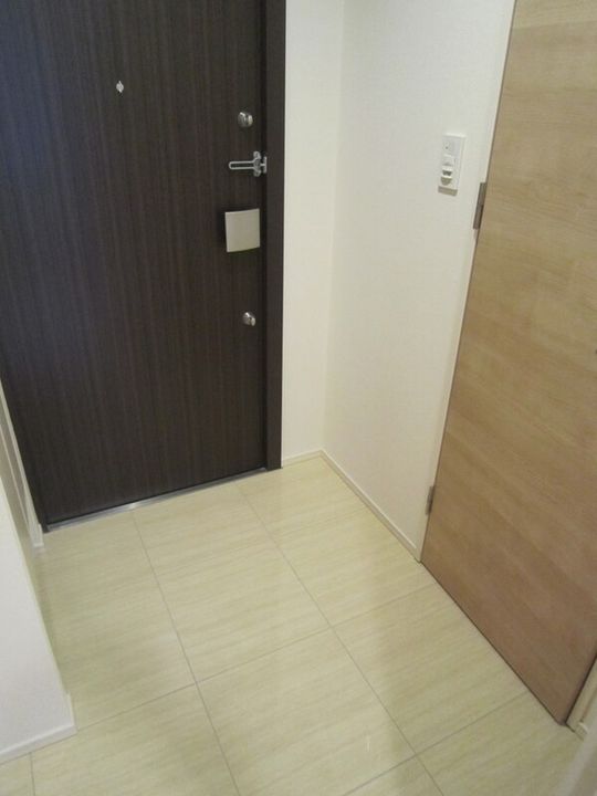 東京都港区西麻布4(マンション)の賃貸物件の玄関