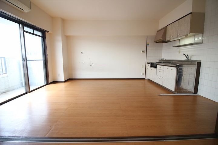 エクセル安部山の居間