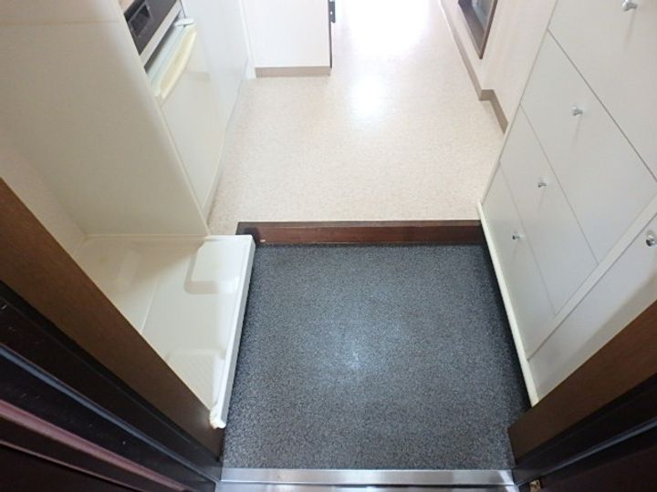 ドミール板橋本町の玄関