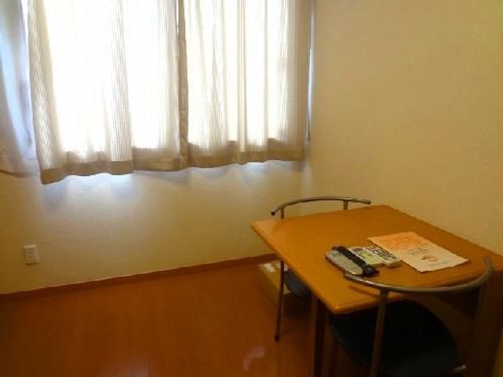 レオパレス高岡レジデンスの居間