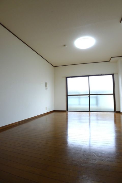 メゾンシルエラの居間