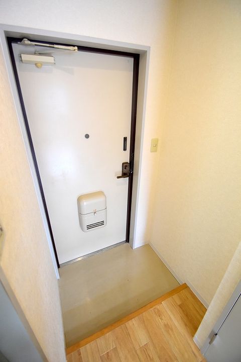 ハーモニー光町の玄関