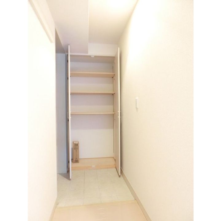 東京都中央区新川2(マンション)の賃貸物件の玄関