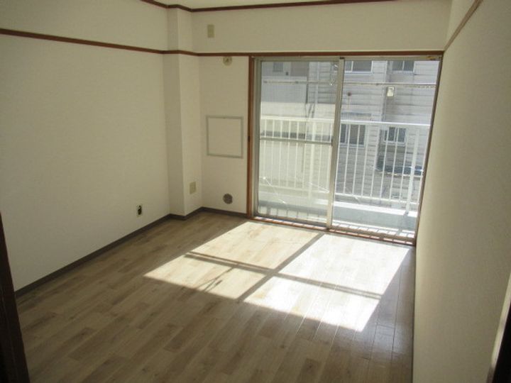 フレンドマンションの居間