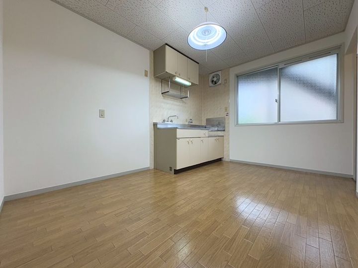 プレジール・朝陽の居間