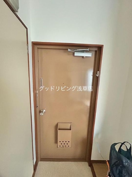 タツミハイツの玄関