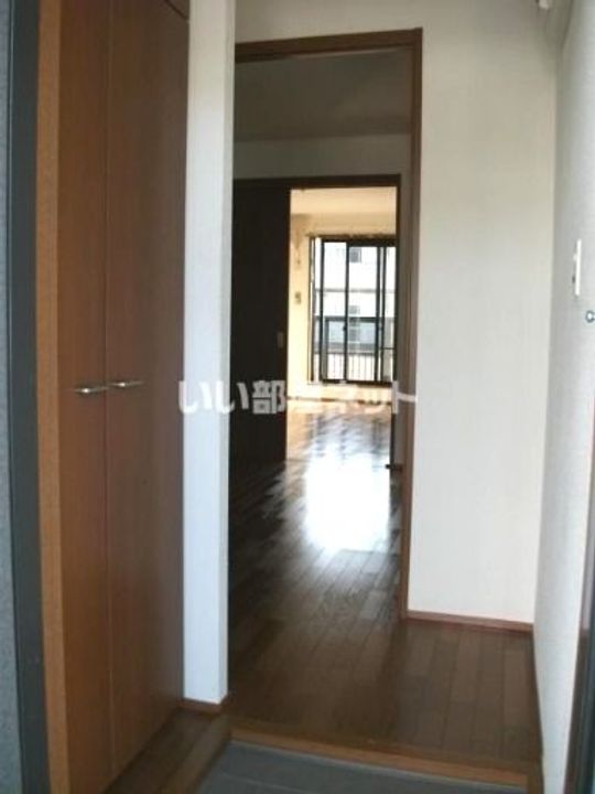 メゾンミレニアムIの玄関