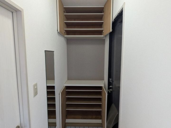 メゾン・シャルム Eの玄関