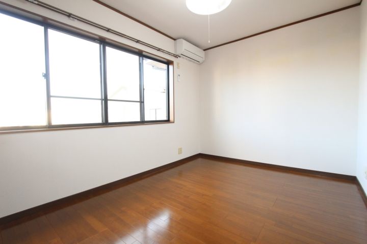 エスティメモリアルの居間