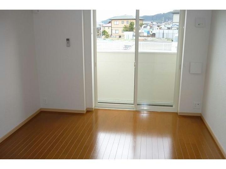 京都府福知山市字篠尾夕陽が丘(アパート)の賃貸物件の居間