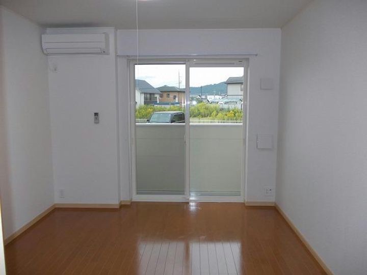 京都府福知山市字篠尾夕陽が丘(アパート)の賃貸物件の居間