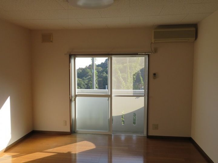 メゾン朝日台IIの居間