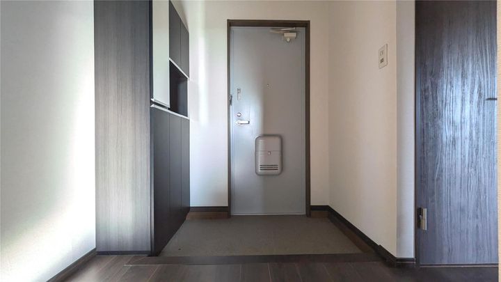 フォーレント若楠の玄関