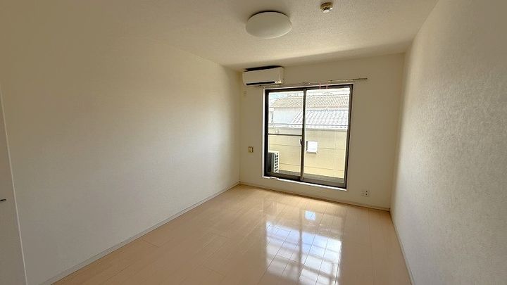 ブリーズ西古松の居間