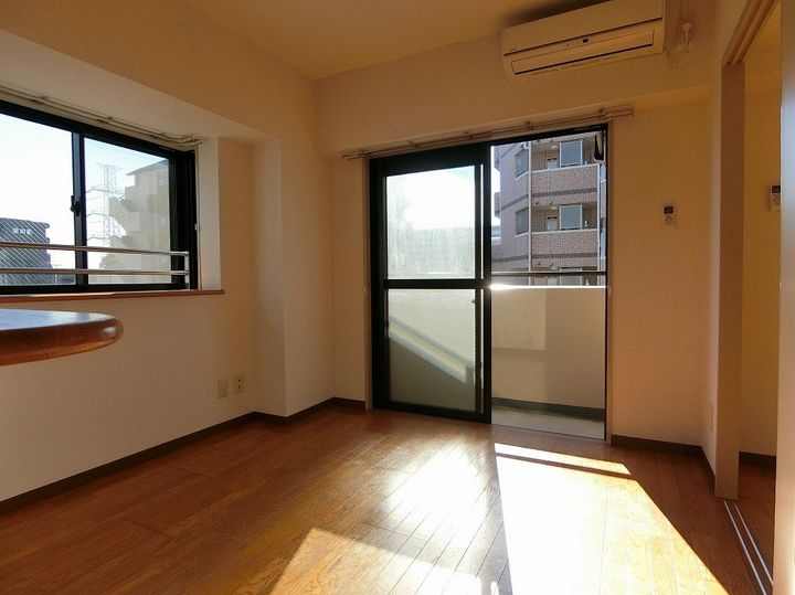 第5マンションカネイの居間