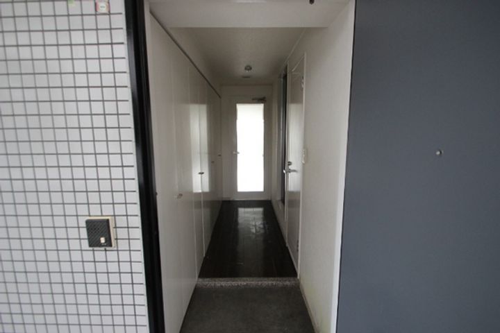 セゾン天方の玄関