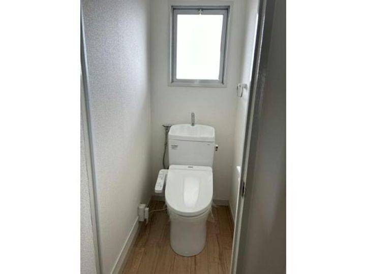 NTビル白壁の内装