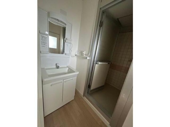 NTビル白壁の内装