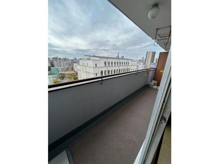 NTビル白壁の内装