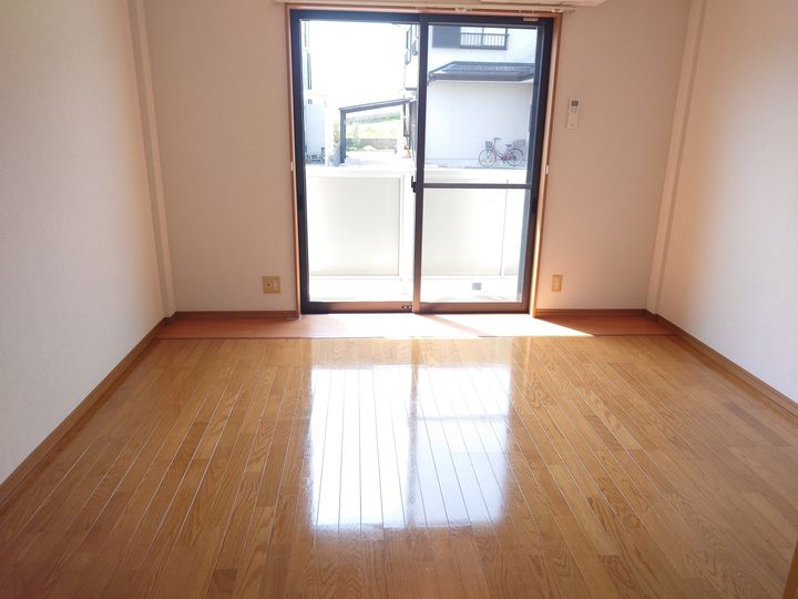 ニュー丸山(九医科大生・女性向)の居間