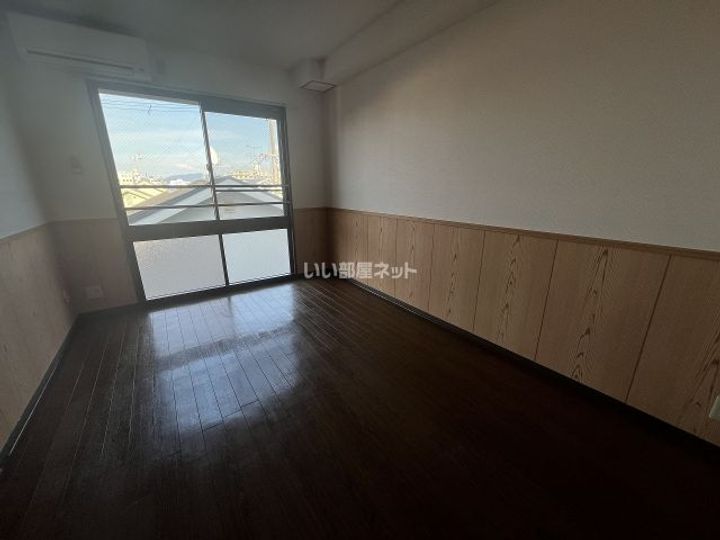 京都府京都市西京区山田北山田町(マンション)の賃貸物件の居間