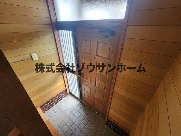 千葉県千葉市稲毛区小深町(一戸建)の賃貸物件の玄関