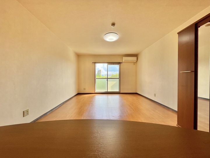 サンタクロスBの居間