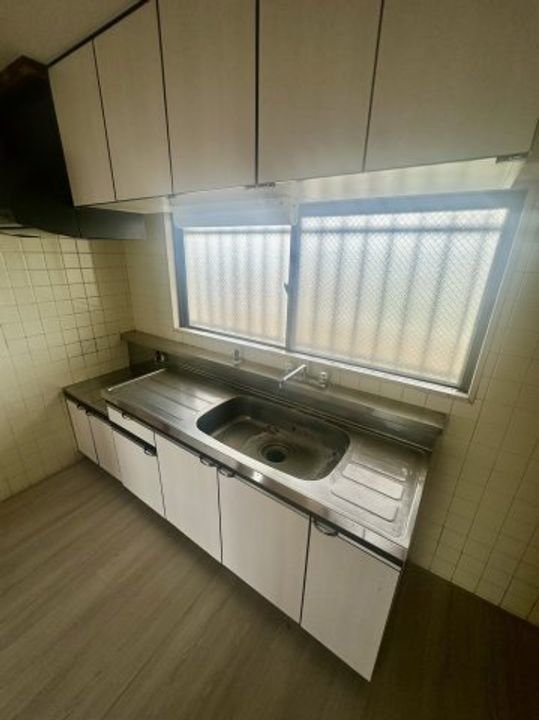 群馬県伊勢崎市連取本町(マンション)の賃貸物件のキッチン