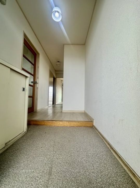 群馬県伊勢崎市連取本町(マンション)の賃貸物件の玄関