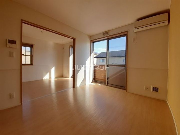 群馬県邑楽郡大泉町大字古氷(アパート)の賃貸物件の居間