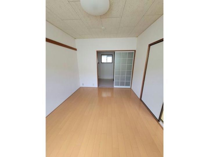 駅前ハイツの居間