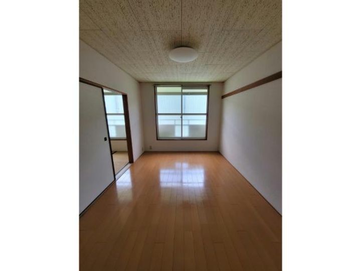 駅前ハイツの居間