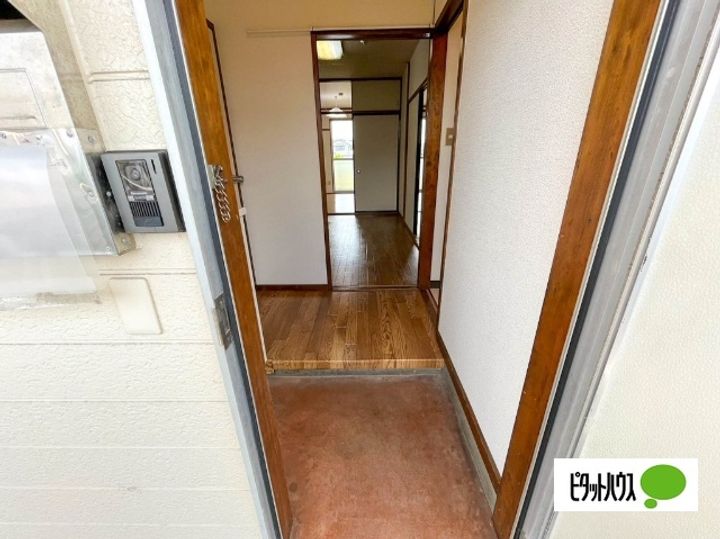 富士茜ハイツの玄関