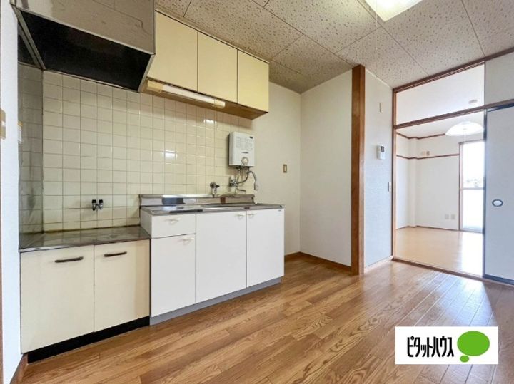 富士茜ハイツの居間