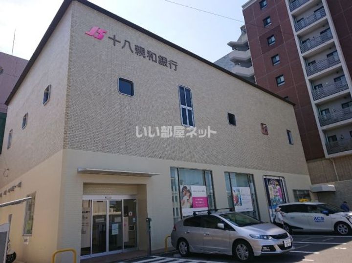 ラ・レジダンス・ド・シャルールの周辺