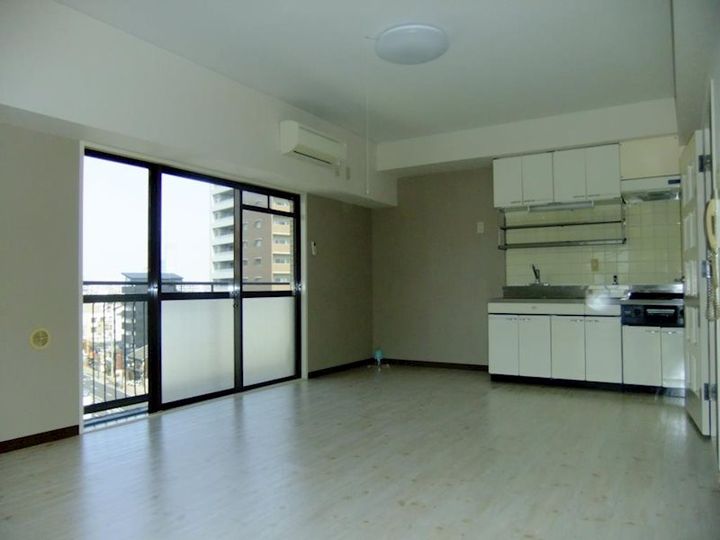 ラパンジール粉浜の居間