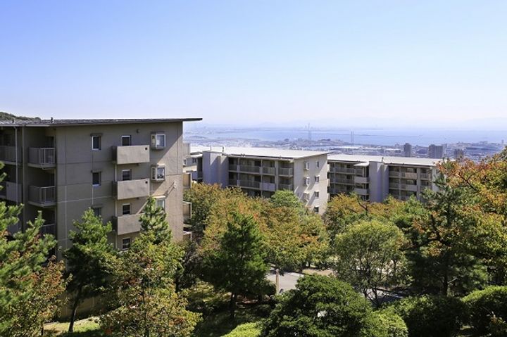 URグリーンヒルズ御影の外観