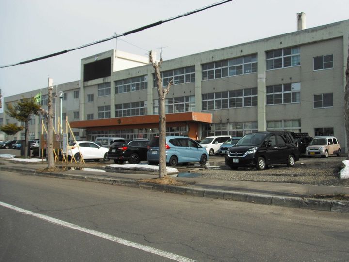 ルミエール滝川の周辺