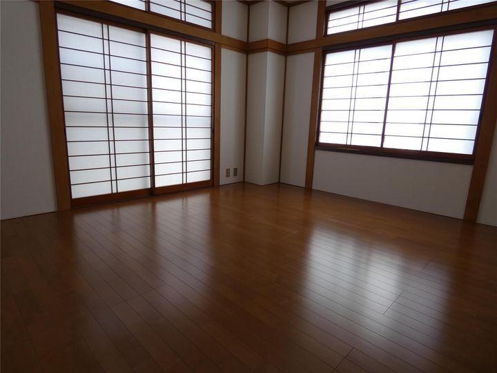 尾崎ビルの居間