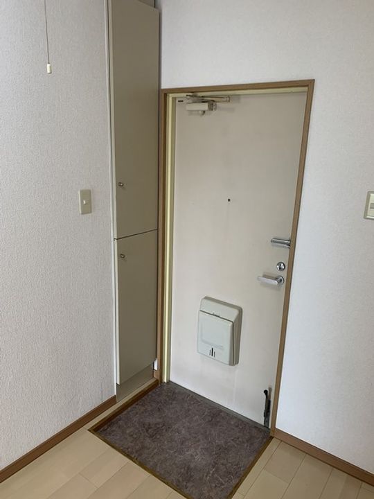 ロイヤルコート天美南の玄関