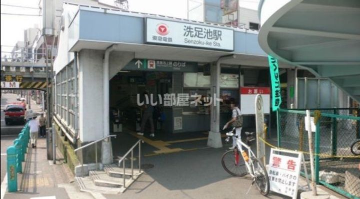 カスタリア旗の台の周辺